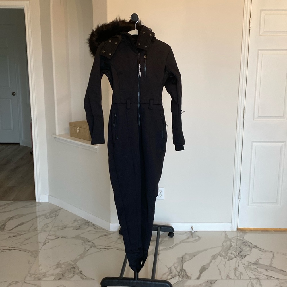 Asos black snow suit with faux fur removable hood size 6 US
